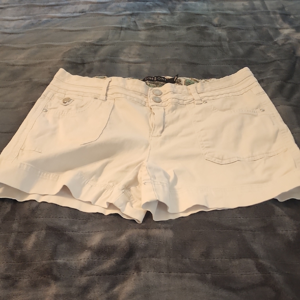 one 5 one White Cargo Shorts Versatile Design
